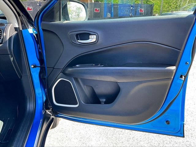 Used 2018 Blue Jeep Altitude image 19