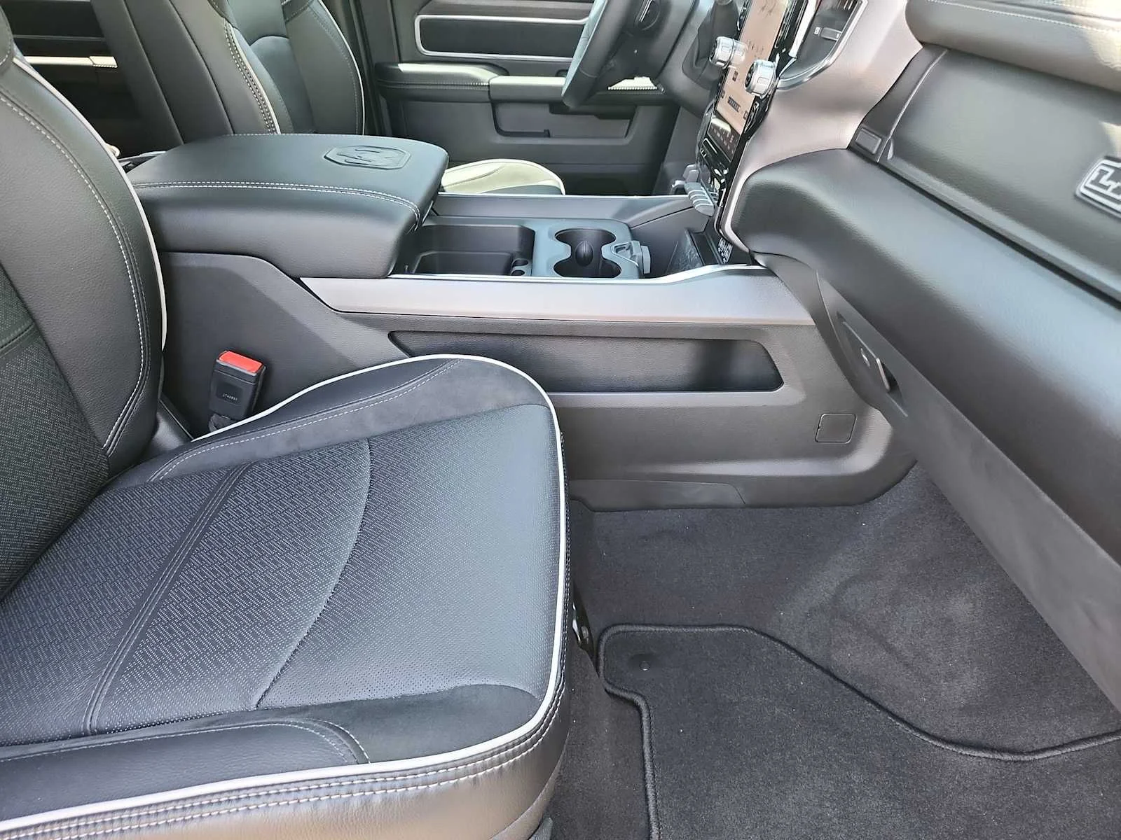 2026 RAM 2500 Laramie - Photo 18