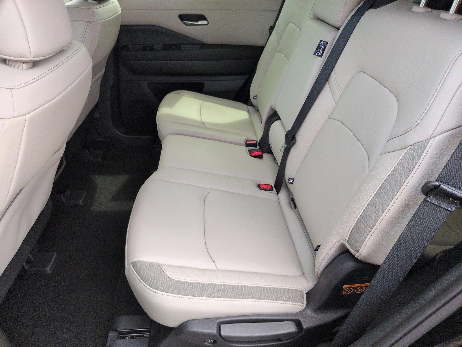 Used 2025 Super Black Nissan SL image 33