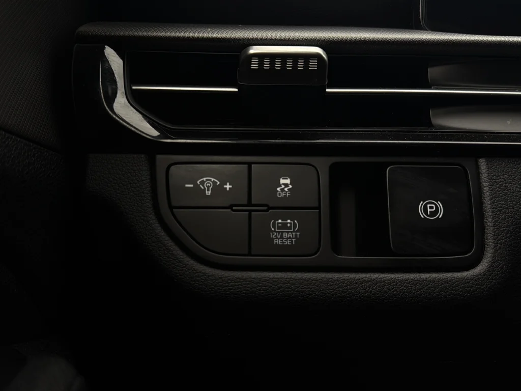 Used 2026 White Kia S image 18