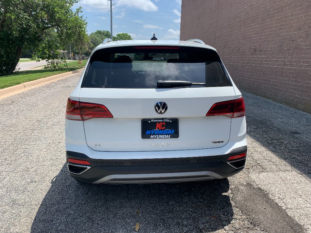 Used 2023 White Volkswagen SE image 21