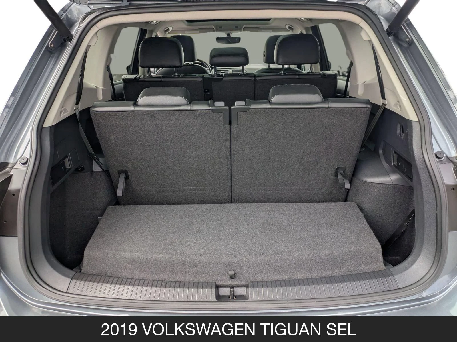 Used 2019 Platinum Gray Metallic Volkswagen SE image 25