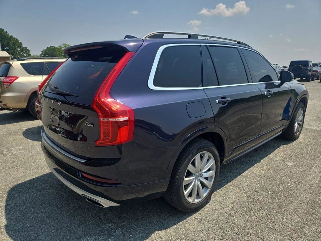 Certified Used 2017 Blue Volvo T6 Momentum image 4