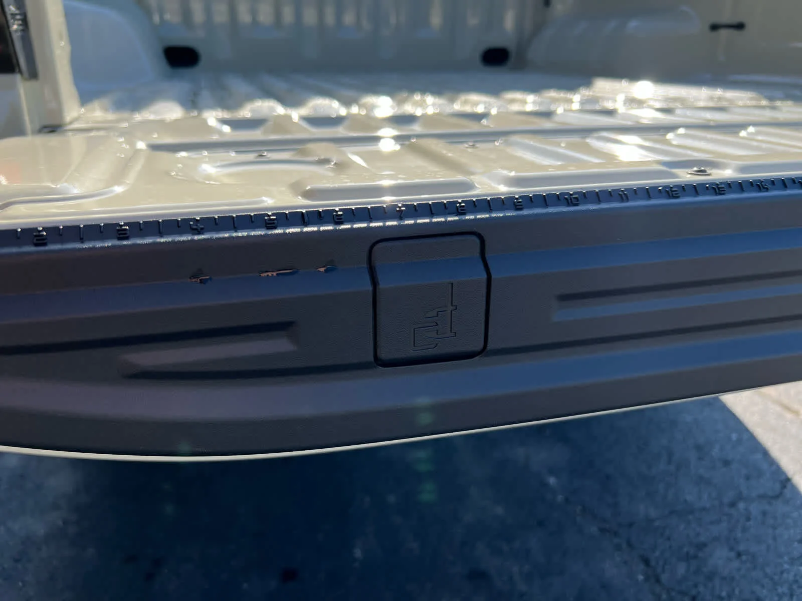 New 2025 Desert Sand Ford LARIAT image 30