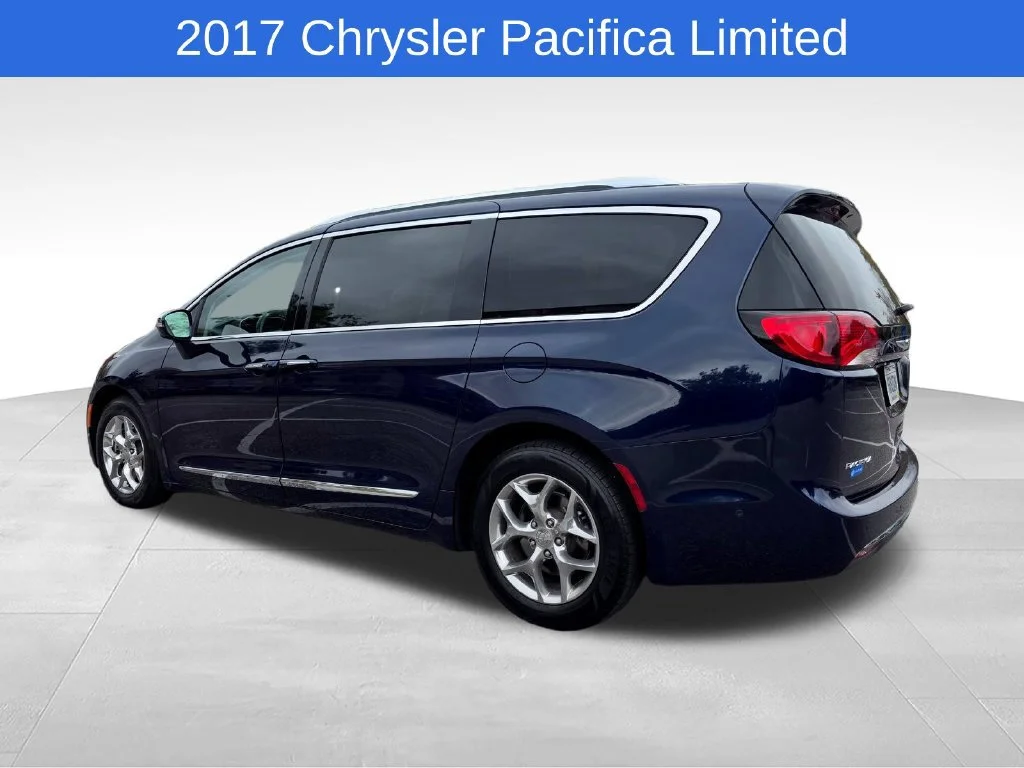 Used 2017 Blue Chrysler Limited image 5