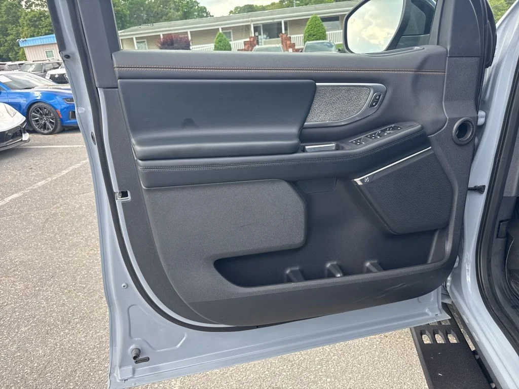 Used 2025 Gray Ford Tremor image 28
