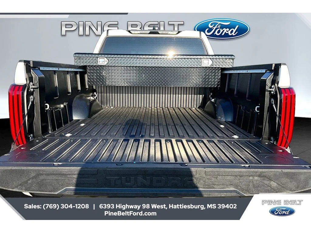 Used 2023 Ice Cap Toyota SR5 image 12