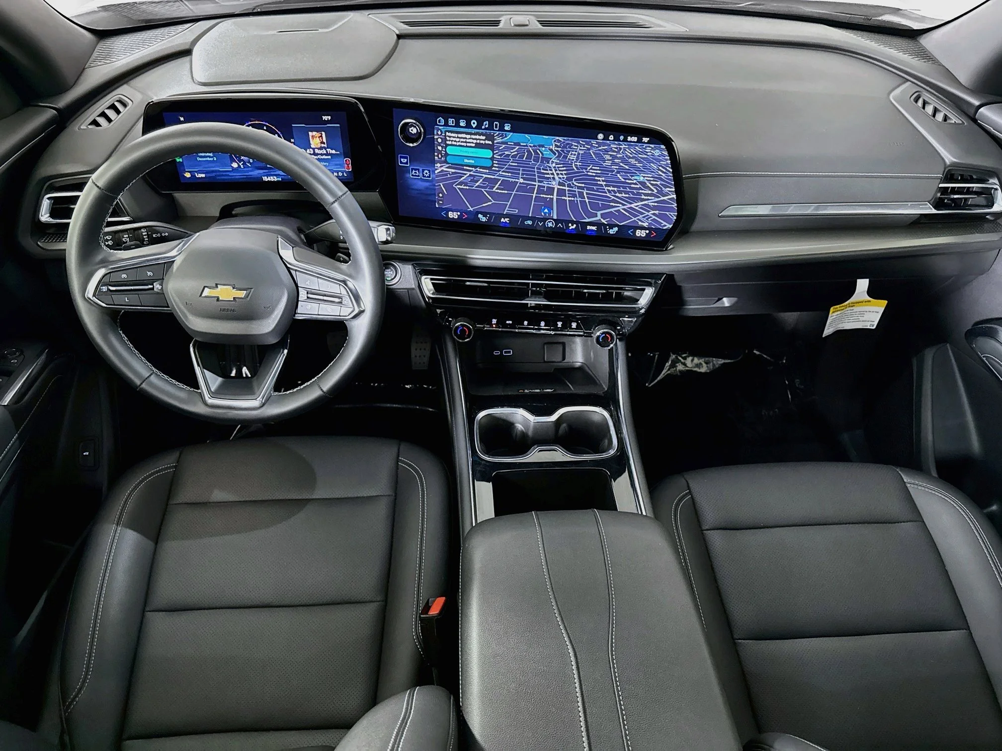 Used 2025 Iridescent Pearl Tricoat Chevrolet LT image 25