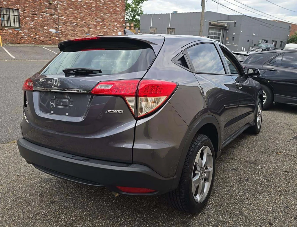 Used 2022 Modern Steel Metallic Honda LX image 3