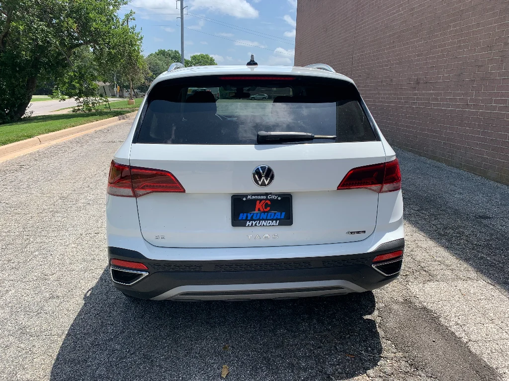 Used 2023 White Volkswagen SE image 21