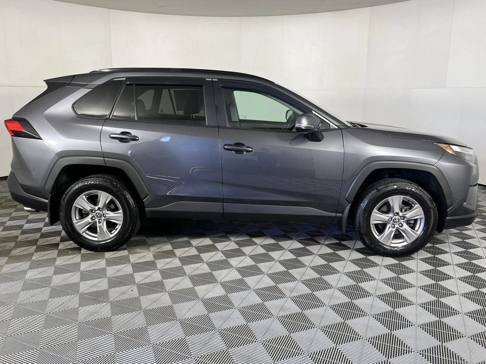 Used 2022  Toyota XLE image 42
