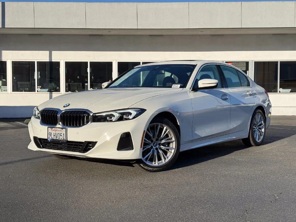 Used 2024  BMW NA image 2