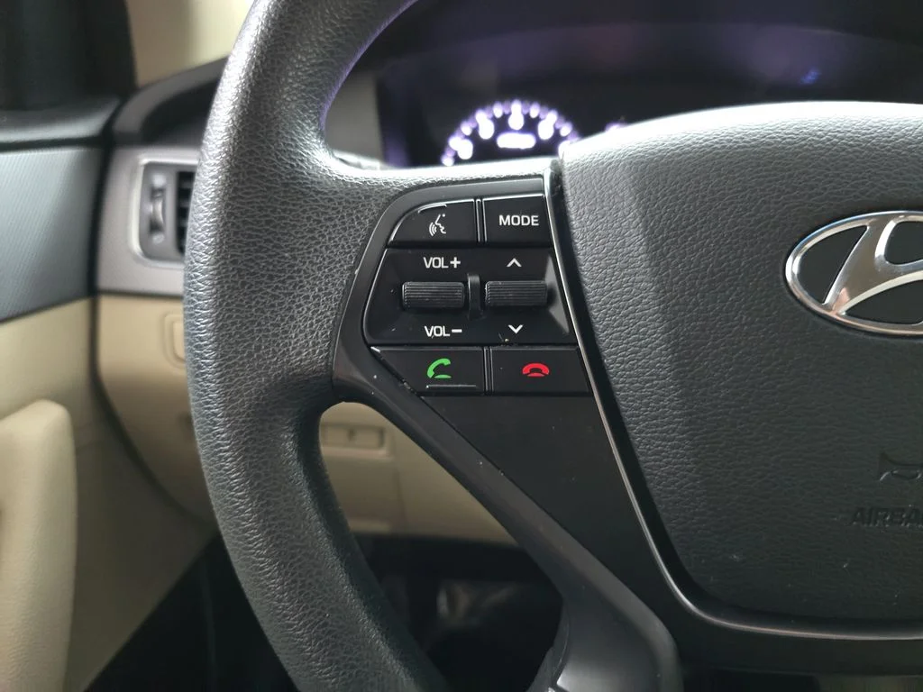 Used 2015 Venetian Red Metallic Hyundai SE image 19