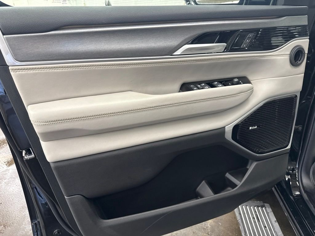 Used 2025 Black Jeep Series III image 21