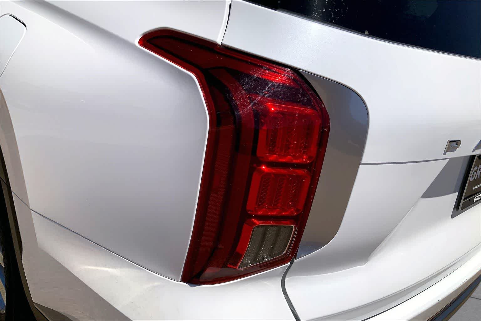 Used 2025 Hyper White Hyundai SEL image 32