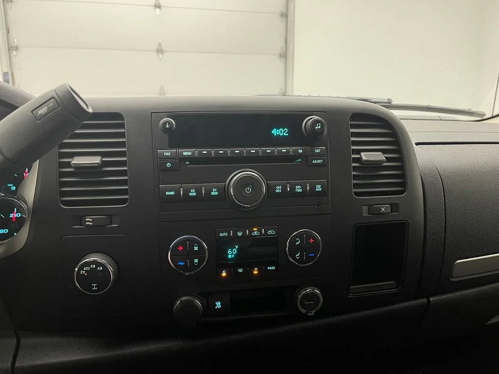 Used 2010 TAUPE GRAY METALLIC Chevrolet LT image 20
