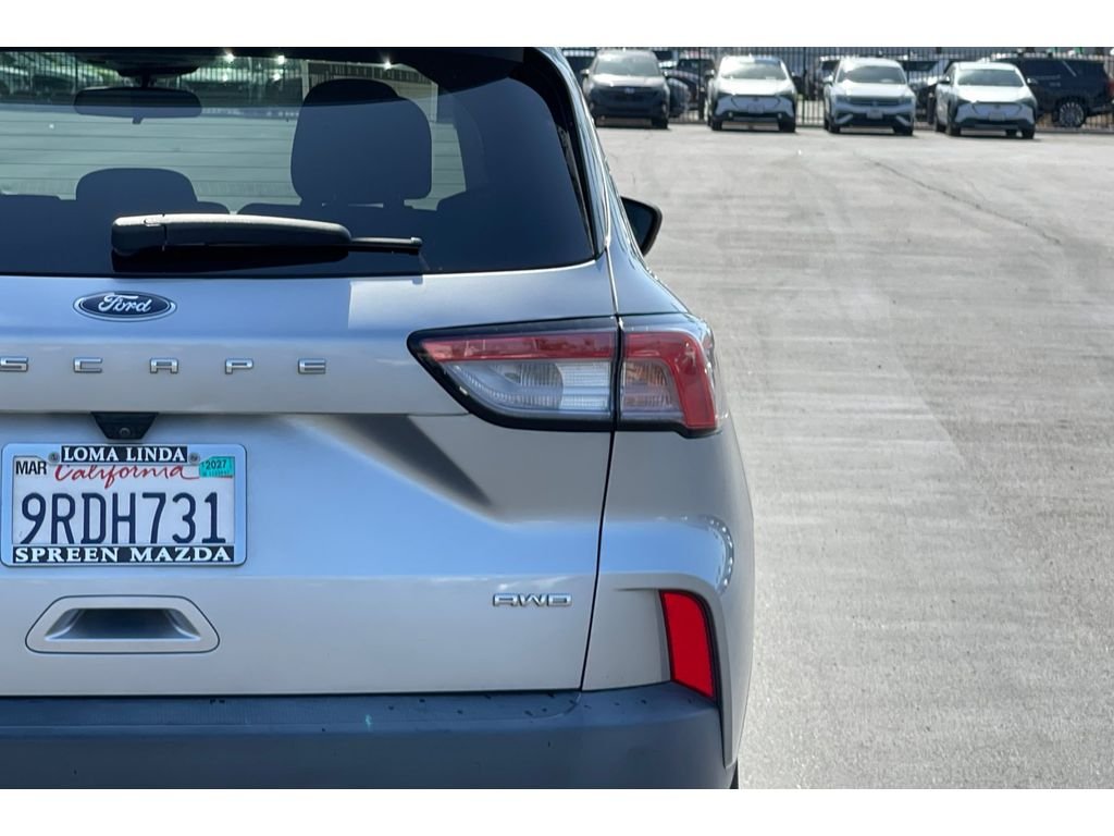 Used 2022 ICONIC SILVER Ford SE image 17
