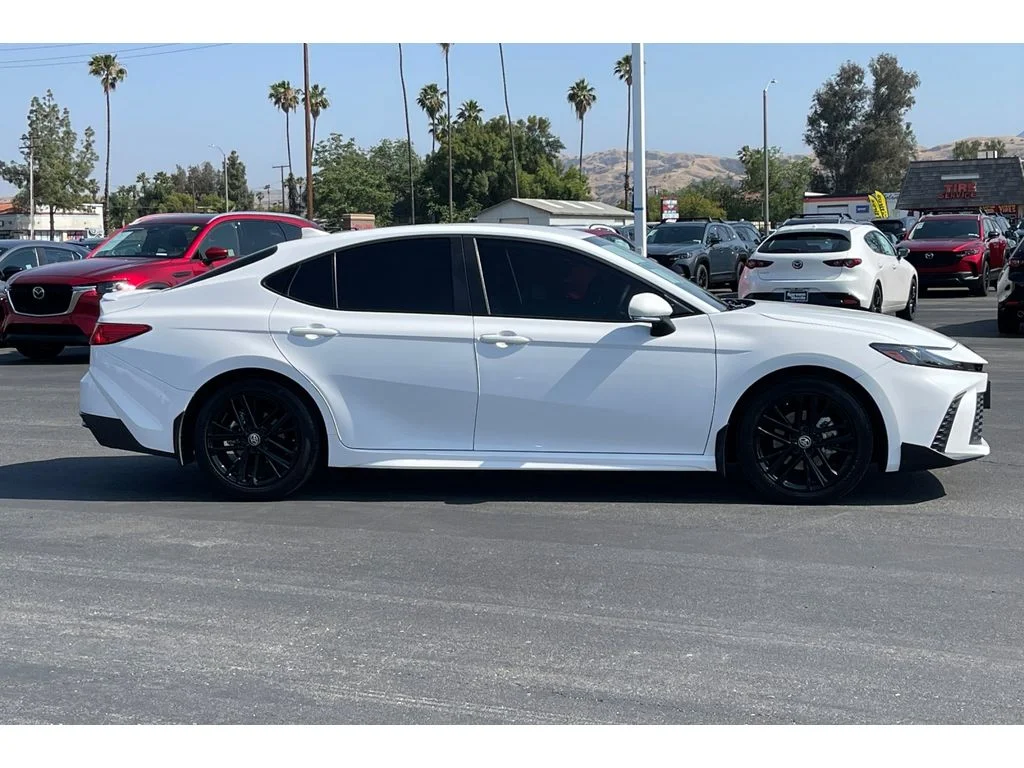Used 2025 Ice Cap Toyota SE image 8