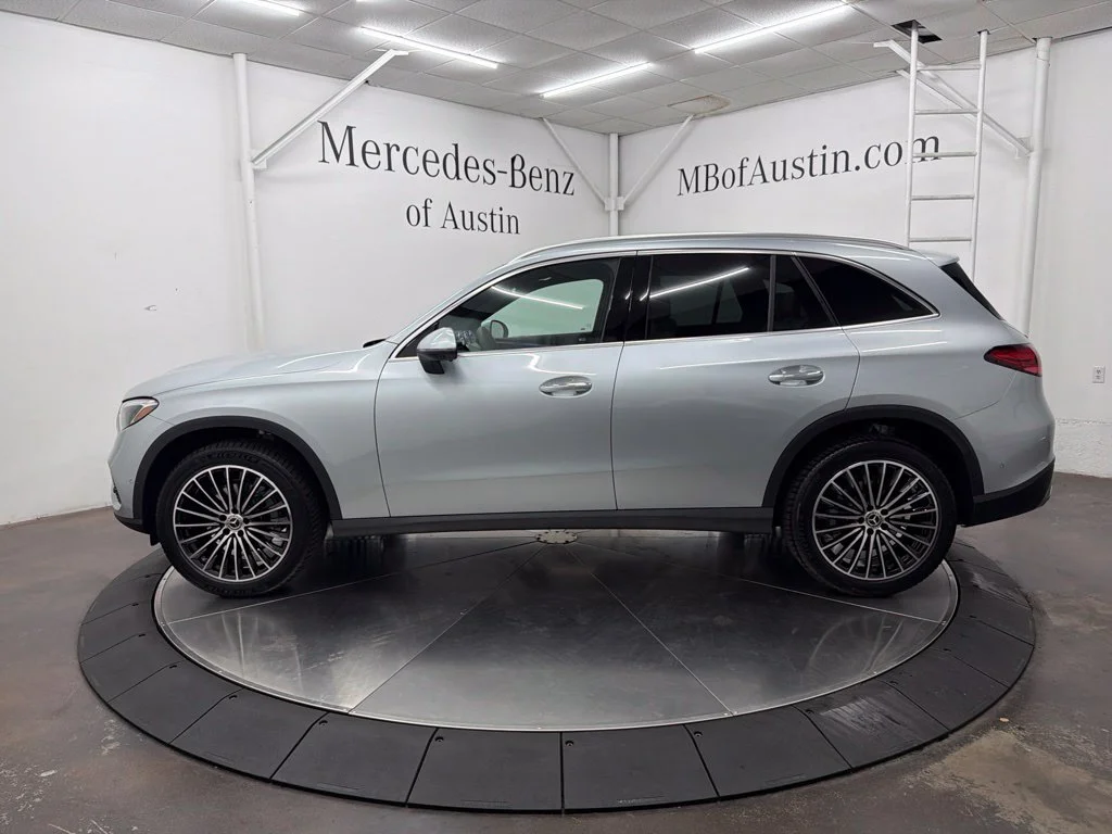 New 2027 Silver Mercedes-Benz GLC 300 image 4