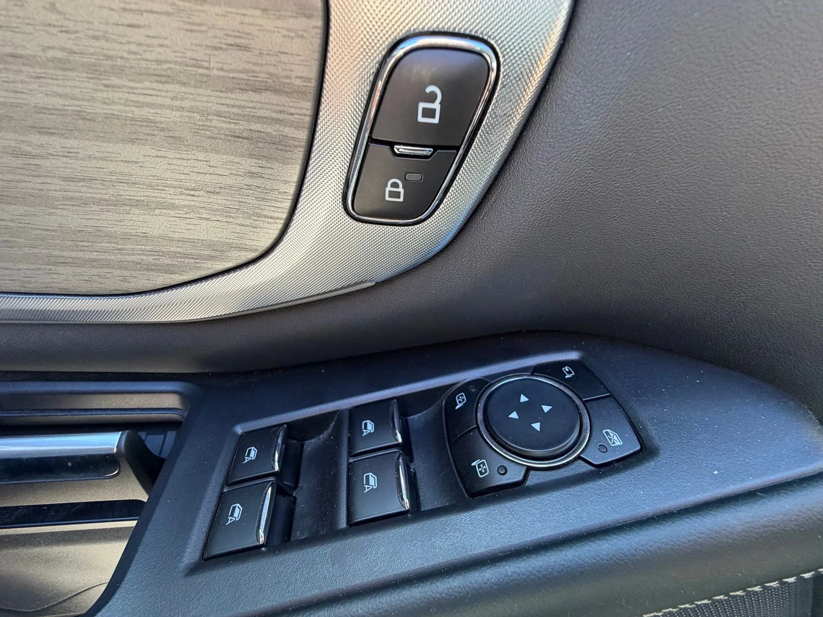 Used 2025 Black Ford Platinum image 8