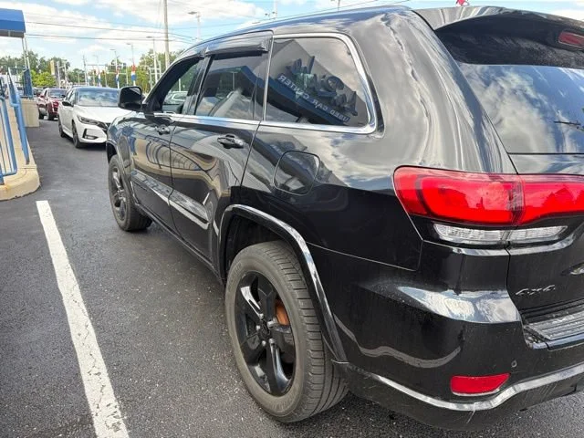 Used 2015  Jeep Altitude image 3