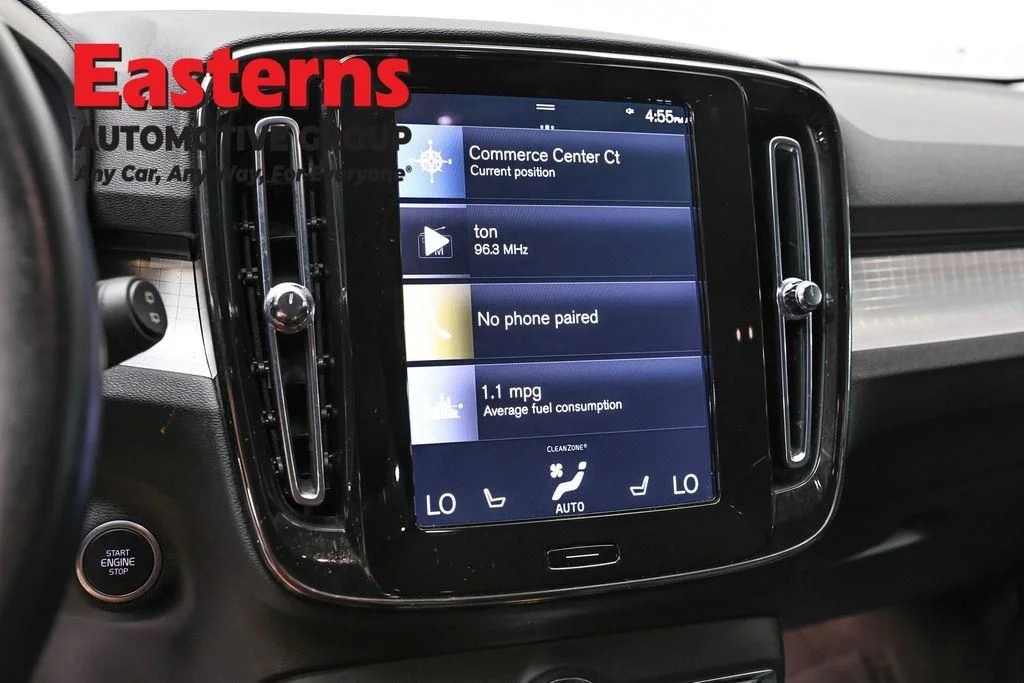 Used 2022 White Volvo Momentum image 19