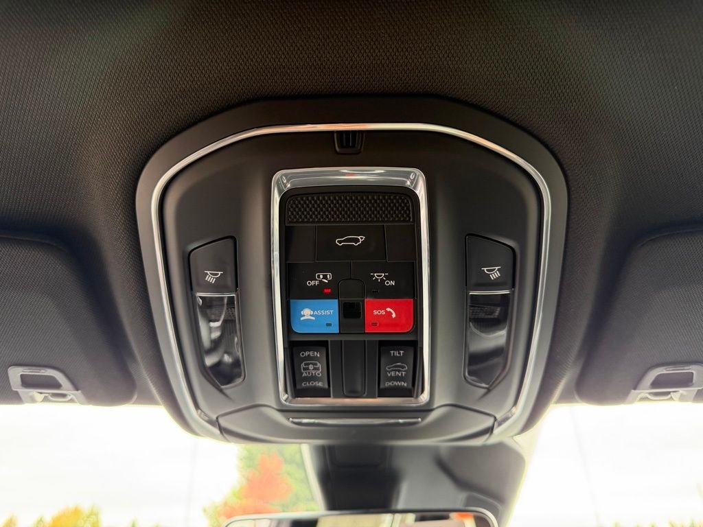 2025 Jeep Grand Cherokee Altitude - Photo 25