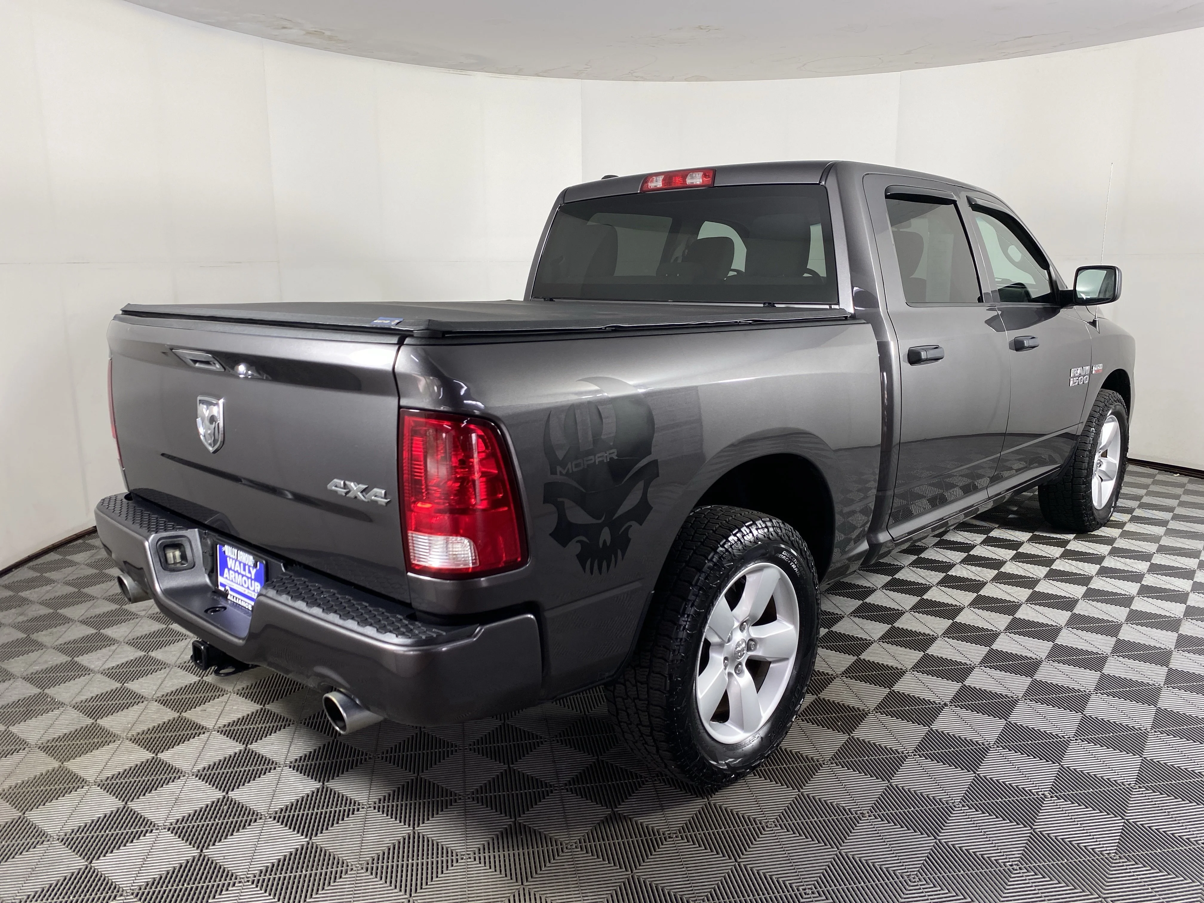 Used 2015 Granite Crystal Metallic Clearcoat Ram Express image 3