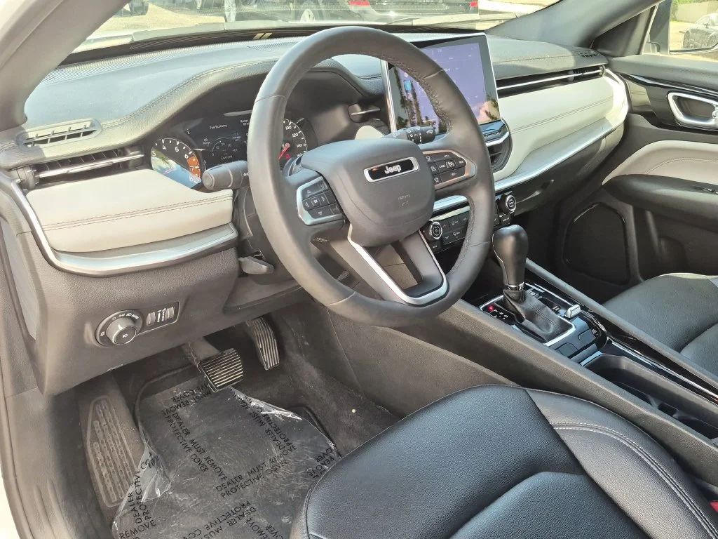 Used 2025 White Jeep Limited image 36