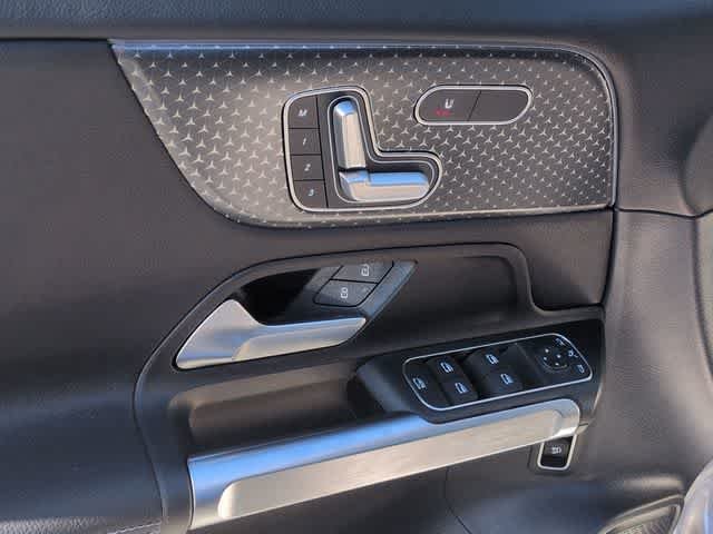 Used 2025 Mountain Grey Metallic Mercedes-Benz GLB 250 image 18