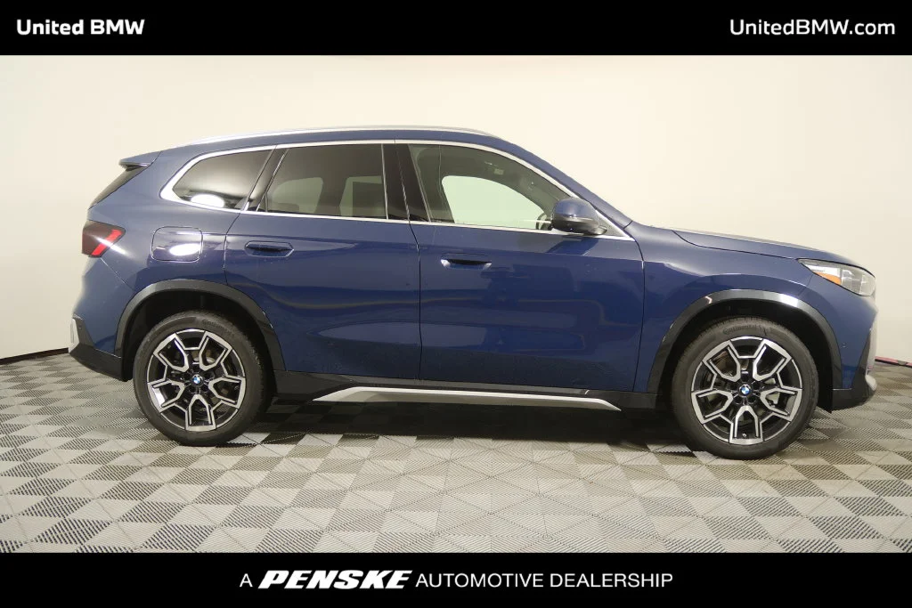 New 2027 Night Dusk Blue Metallic BMW xDrive28i image 3