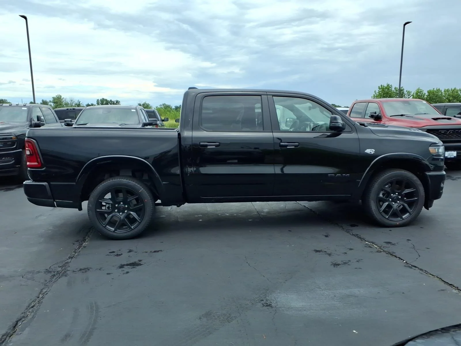 New 2026 Diamond Black Crystal Pearl-Coat Exterior Paint RAM Laramie image 16