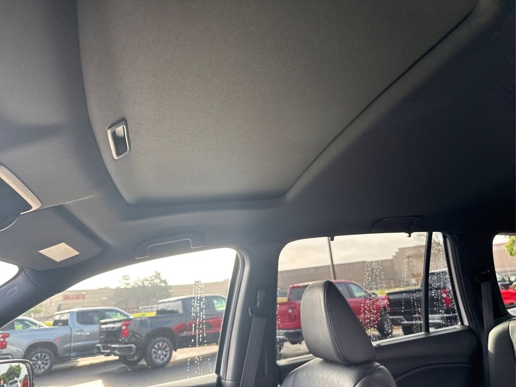 Used 2019 White Diamond Pearl Honda Touring image 19