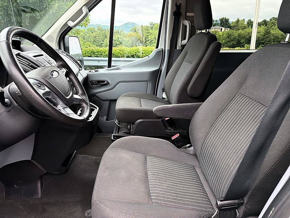 Used 2018 Oxford White Ford XLT image 11