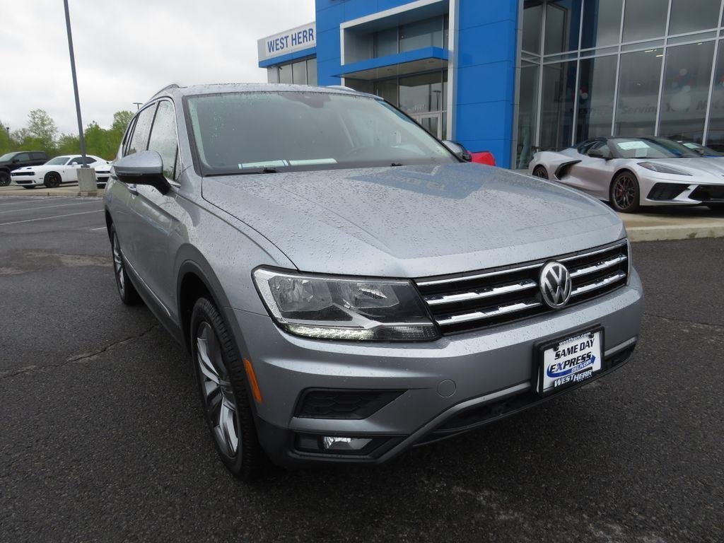 Used 2020 Silver Metallic Volkswagen 2.0T SEL image 4
