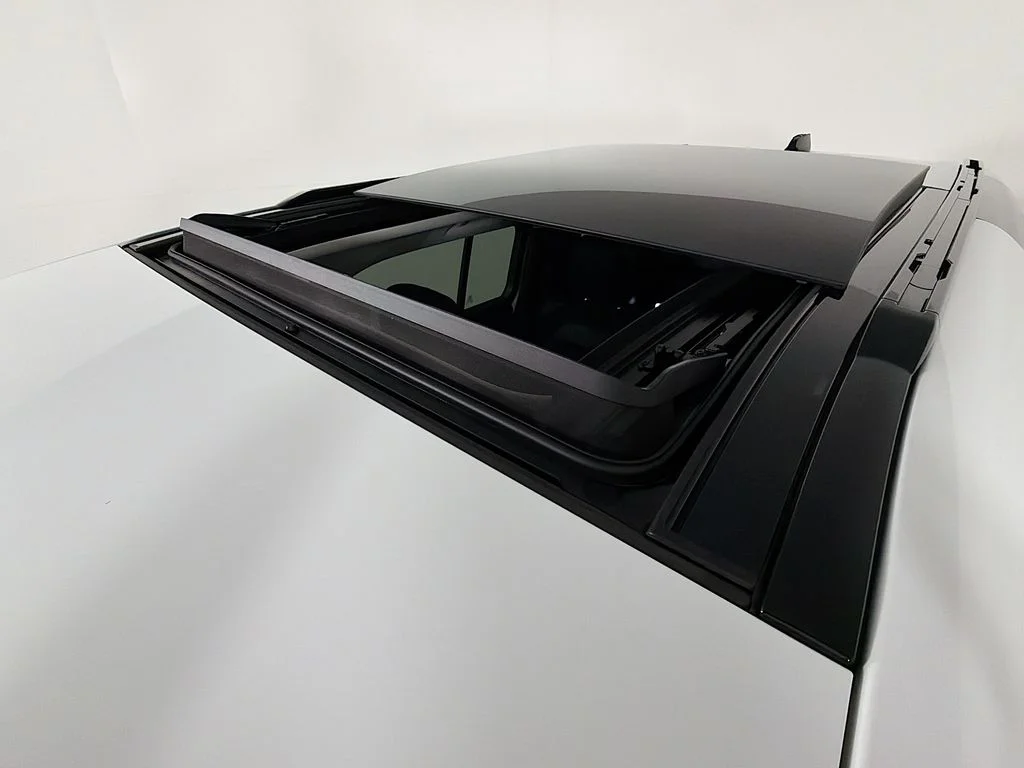 Used 2020 Fuji White Land Rover SE image 23