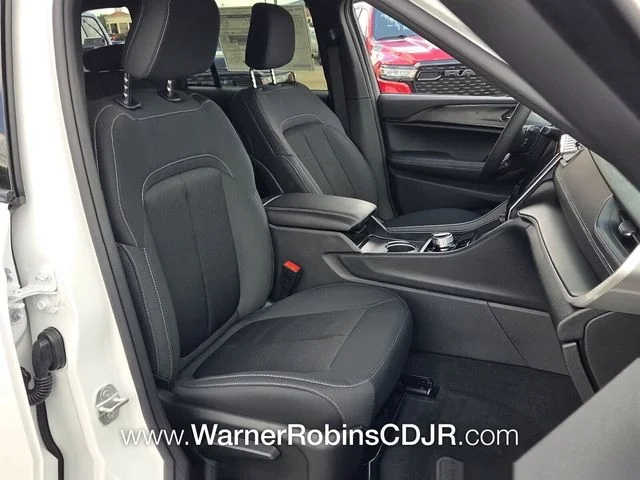 New 2026 Bright White Clear-Coat Exterior Paint Jeep Laredo image 16