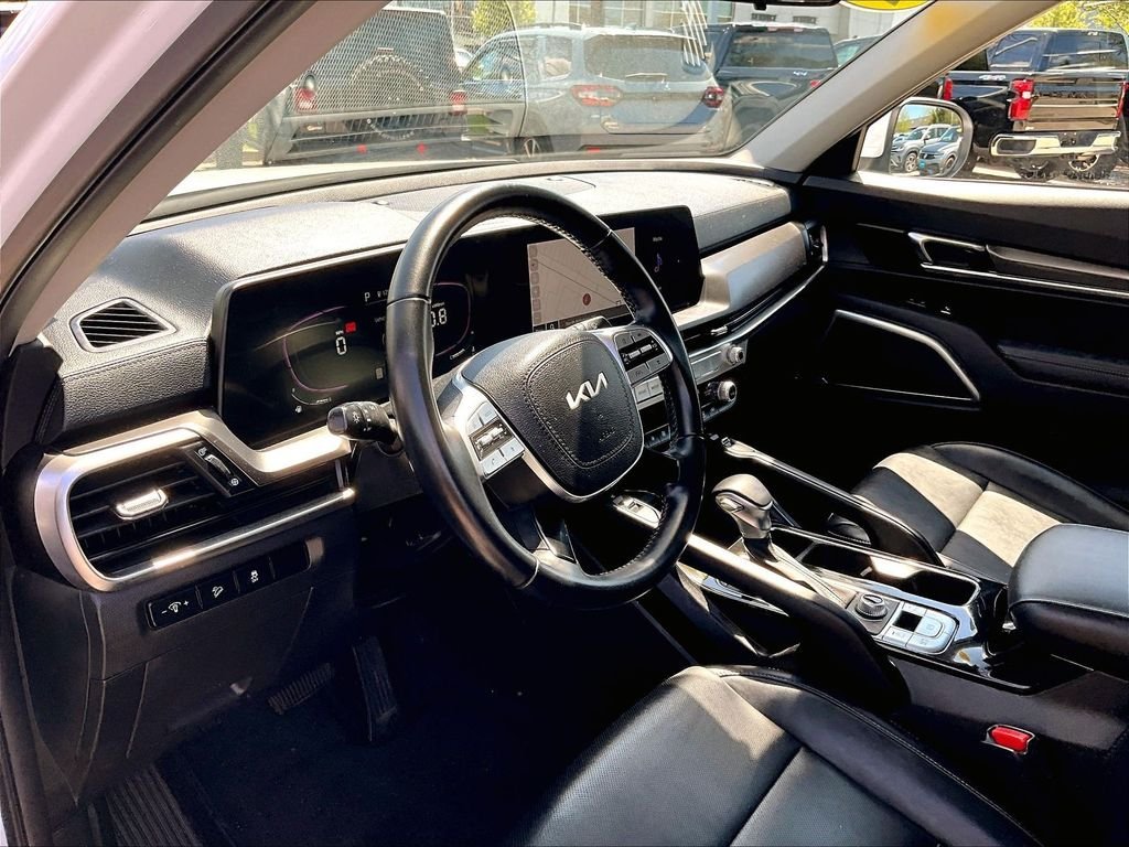 Used 2024 White Kia S image 8