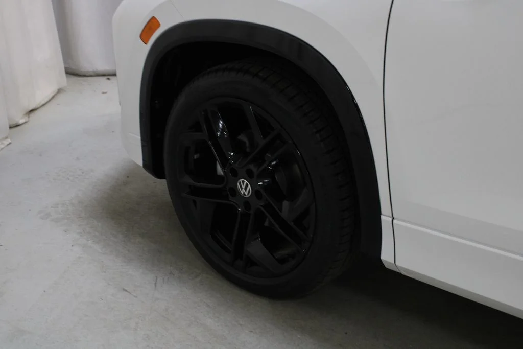 New 2026 White Volkswagen 2.0T SE R-Line Black image 30
