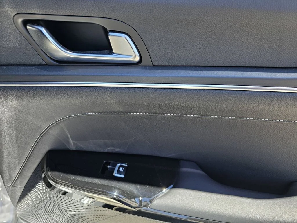 Used 2025 Wolf Gray Kia GT-Line image 13
