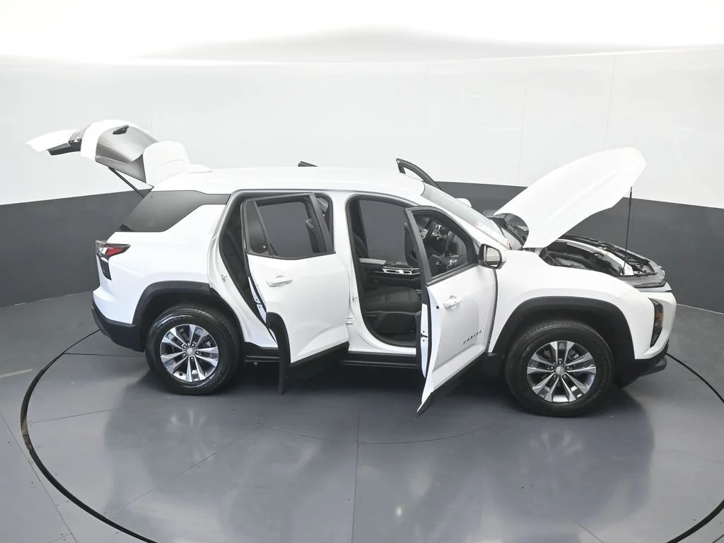 Used 2025 Summit White Chevrolet LT image 73