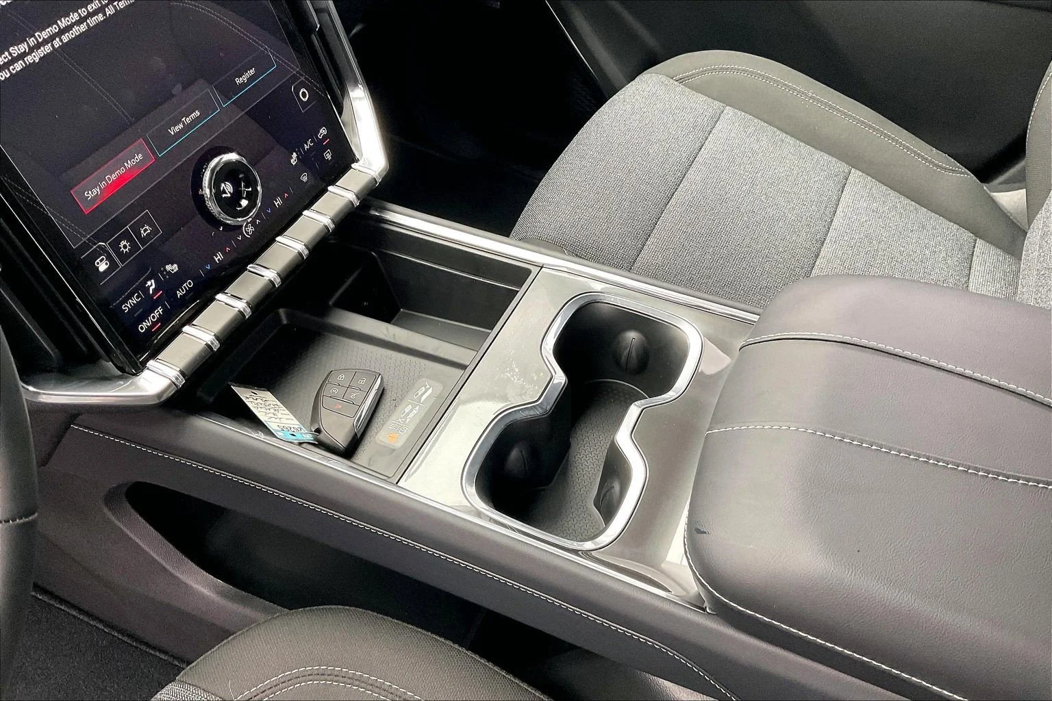 2026 GMC Acadia Elevation - Photo 8