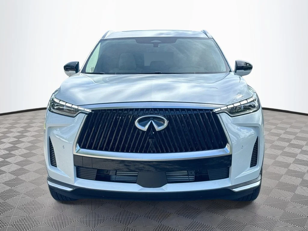 New 2027 RADIANT WHITE INFINITI Luxe FWD image 2