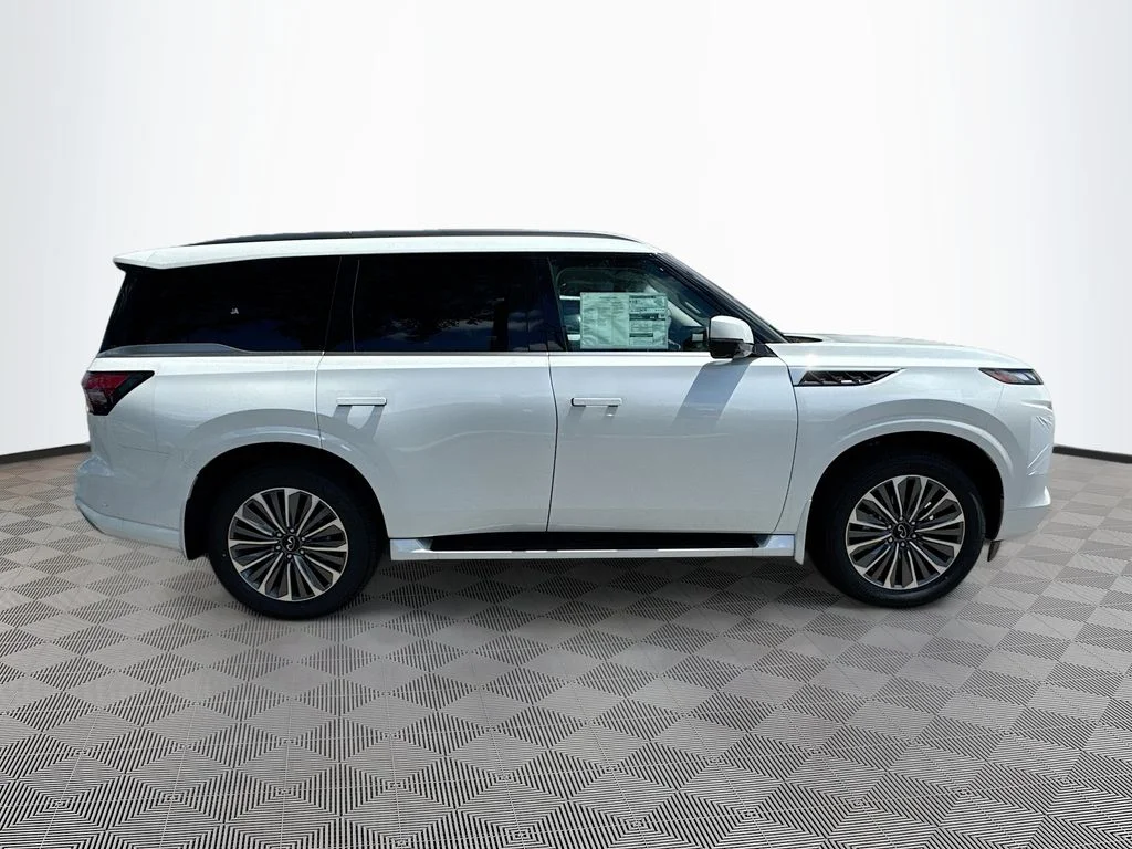 New 2026 RADIANT WHITE INFINITI Luxe 2WD image 4