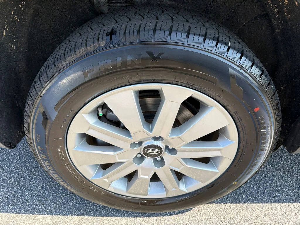 Used 2024 Silver Hyundai SEL image 17