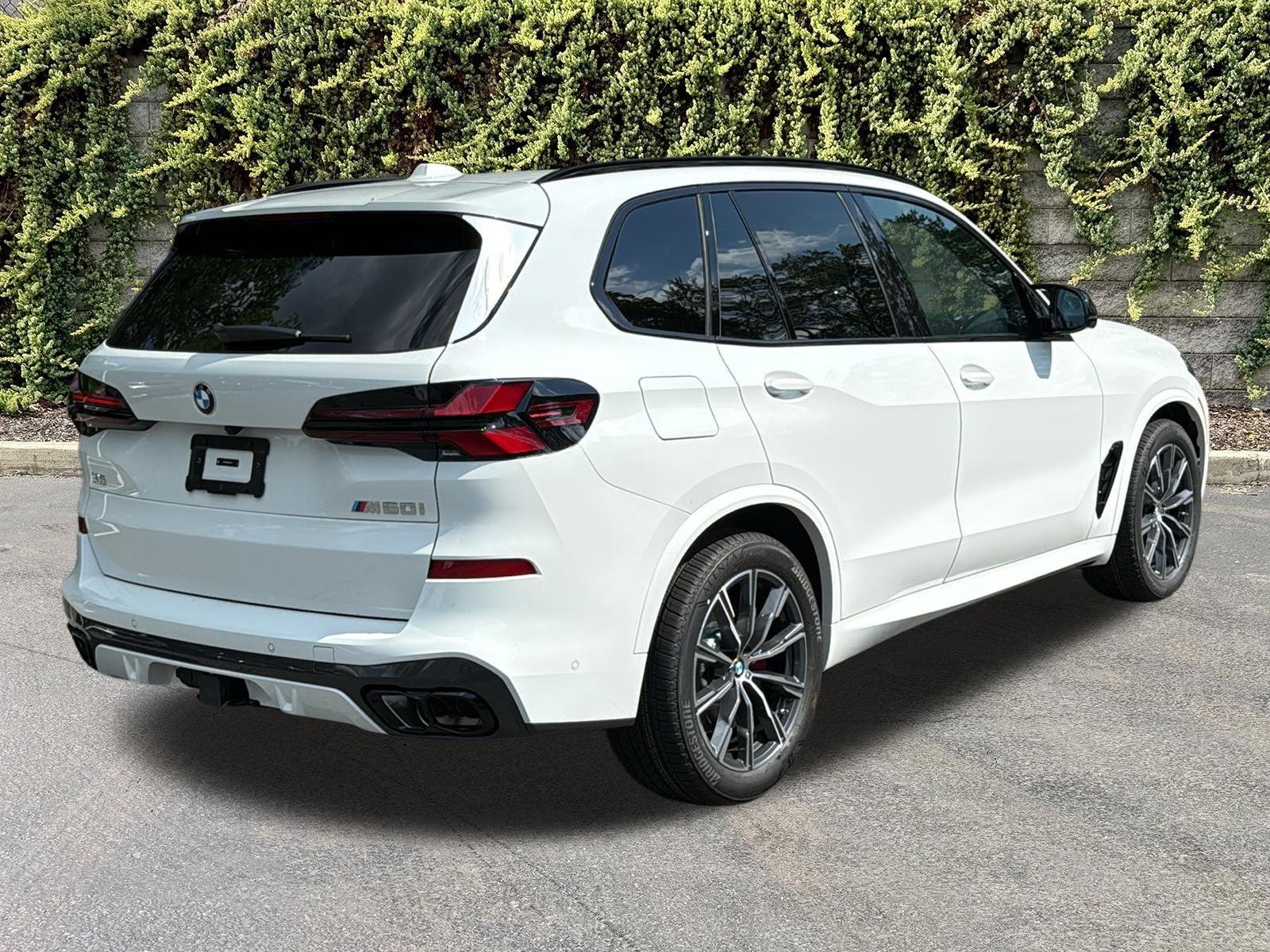 New 2026 Alpine White BMW M60i image 4