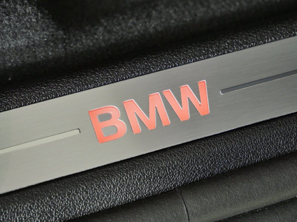 New 2026 Manhattan Green Metallic BMW xDrive50e image 23
