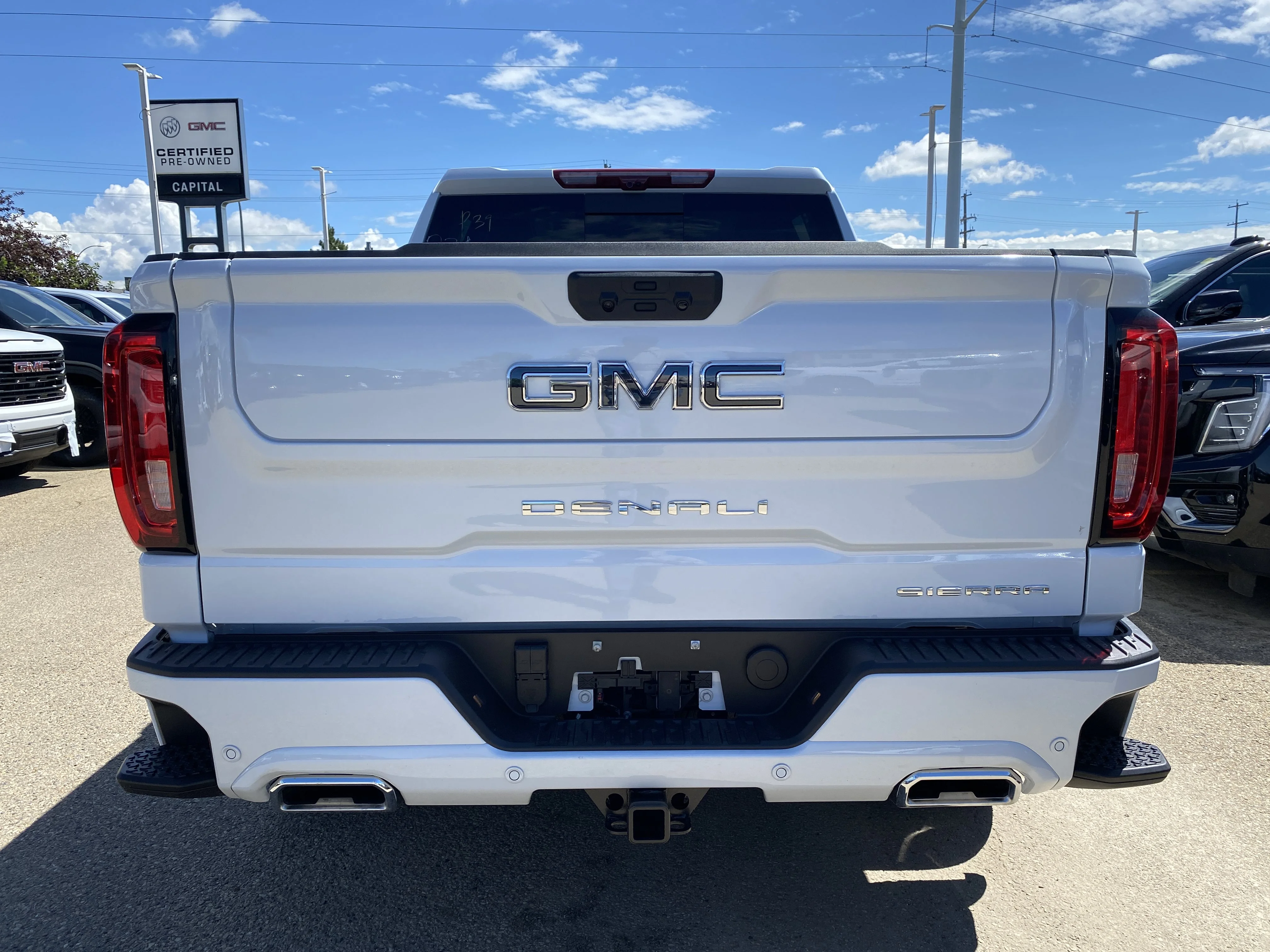 New 2026 GLACIER WHITE TRICOAT GMC Denali Ultimate image 6