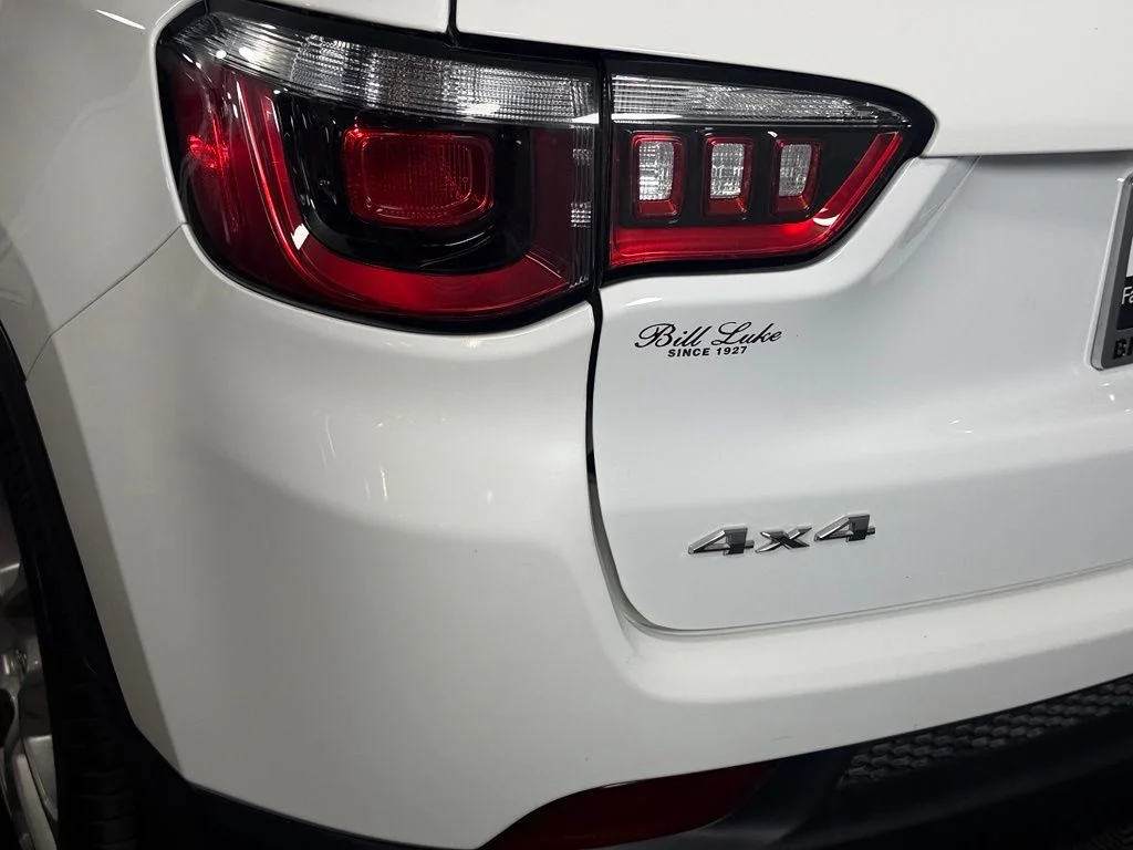 Certified Used 2022 White Jeep Latitude Lux image 12