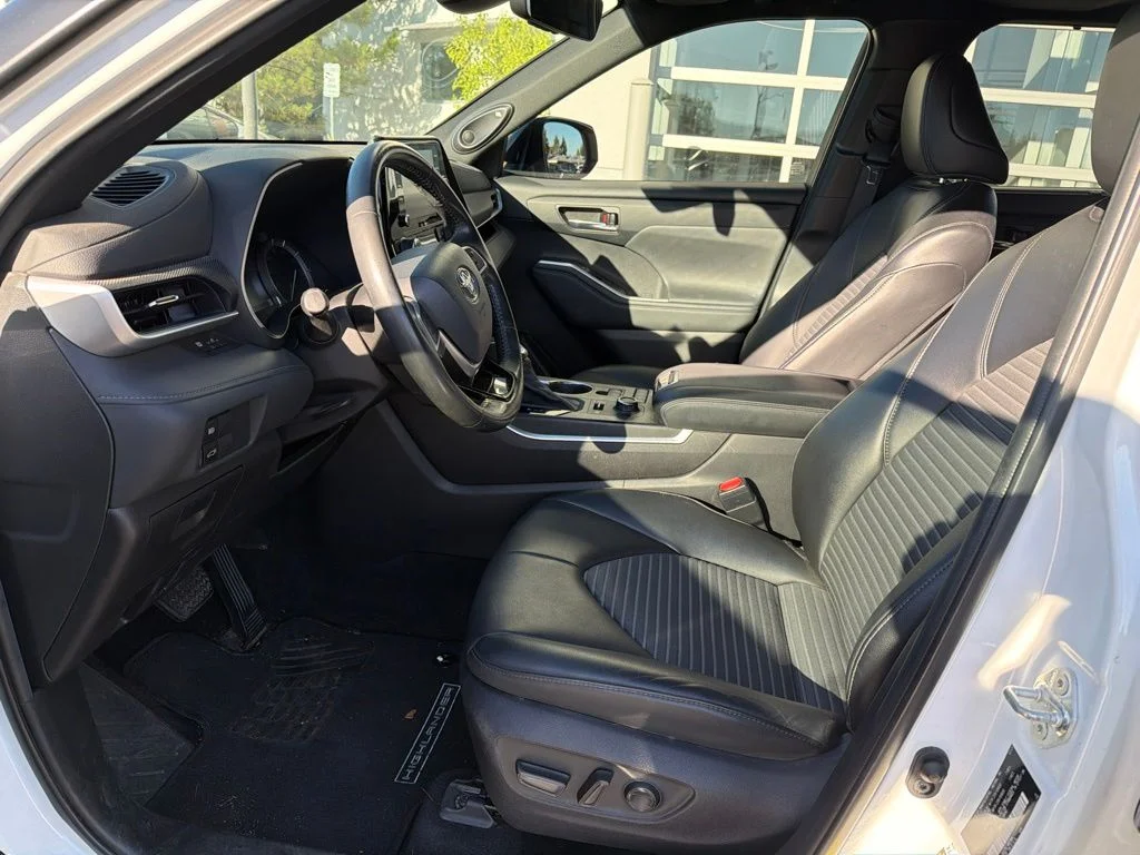 Used 2022  Toyota XSE image 10
